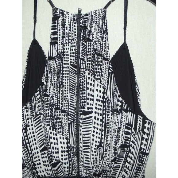 Sam Edelman Shorts Romper Size Medium Black White Modern Geo Print Wrap V-neck - Picture 7 of 11